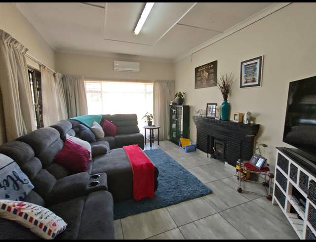3 BEDROOM FREEHOLD FOR SALE IN NEW REDRUTH